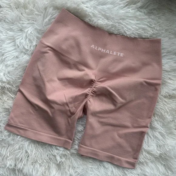 Alphalete Women's Amplify Short 4.5" - Blossom - Picture 1 of 2